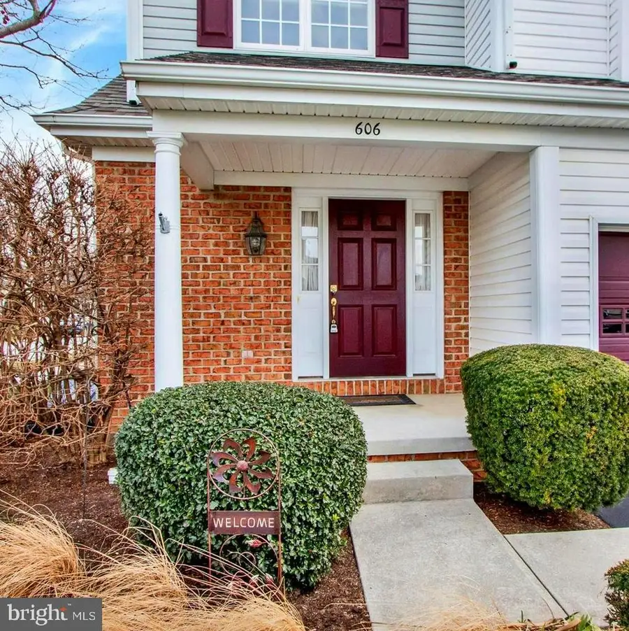 606 Brentwood Dr, Lititz, PA 17543 - Image #2