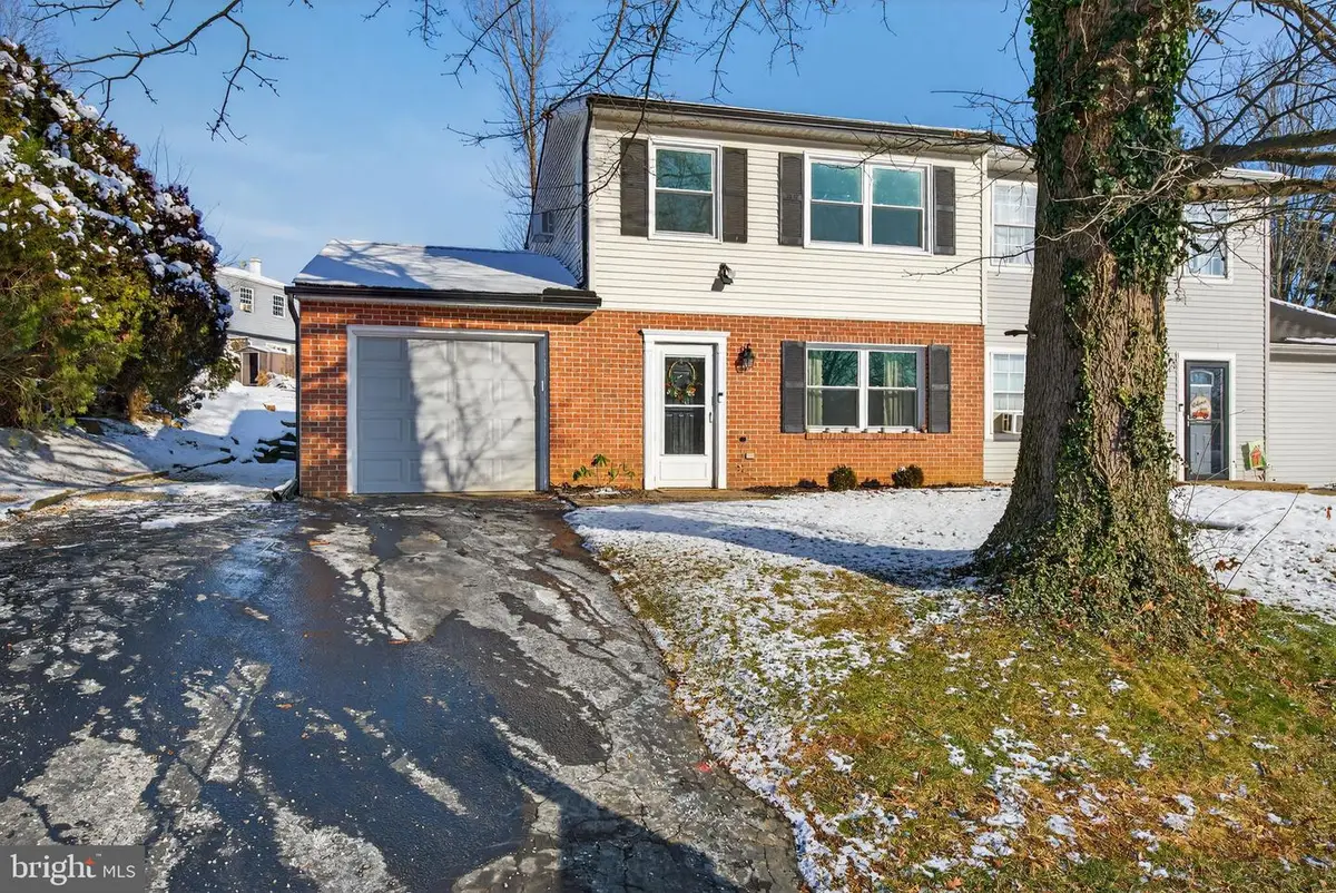 1004 Tom Paine Dr, Lancaster, PA 17603 - Image #1