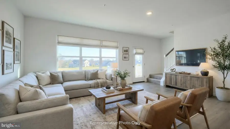 38 N Conifer Dr, Elizabethtown, PA 17022 - Image #2