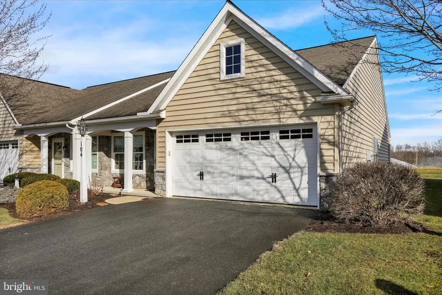 104 Goldenfield Dr, Lancaster, PA 17603 - Image #2