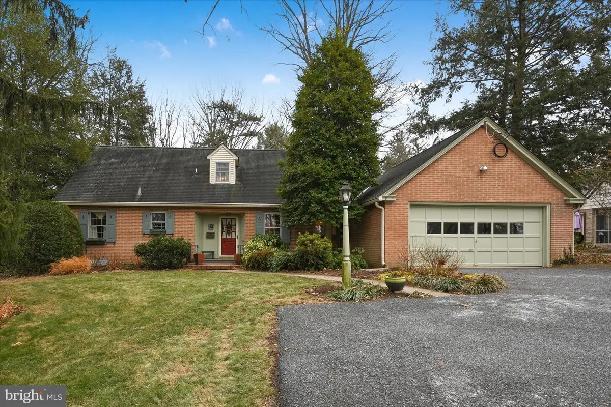 411 Woodcrest Ave, Lititz, PA 17543 - Image #1