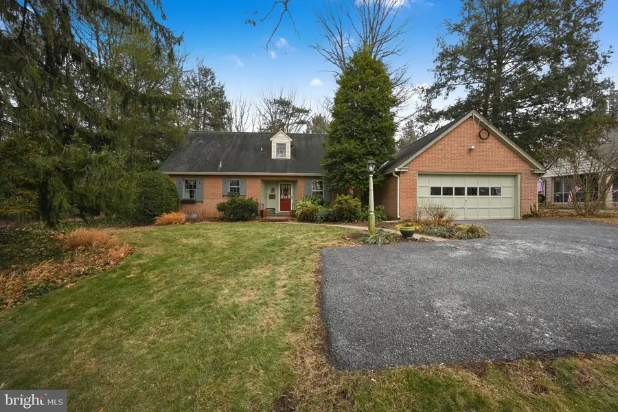 411 Woodcrest Ave, Lititz, PA 17543 - Image #2