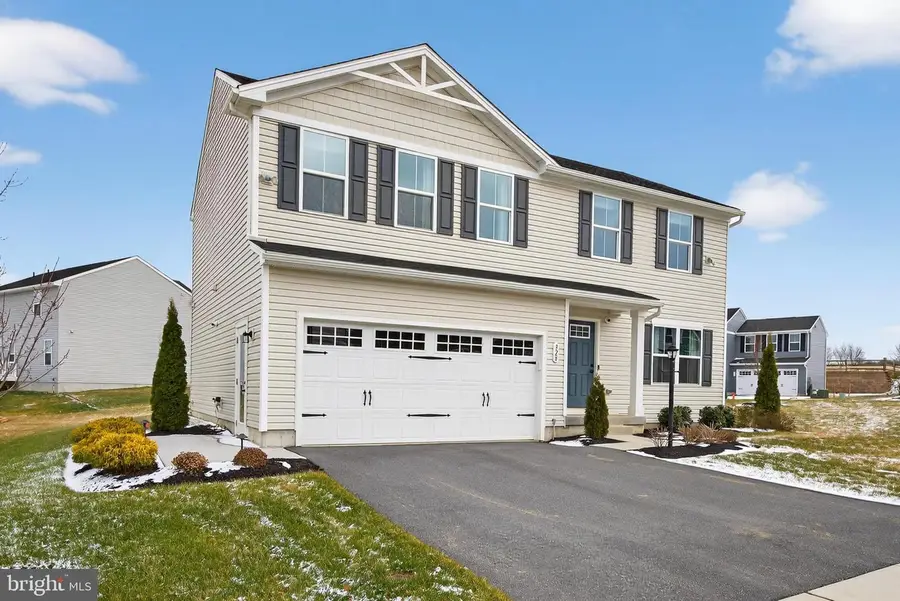 328 Creekside Dr, New Providence, PA 17560 - Image #2
