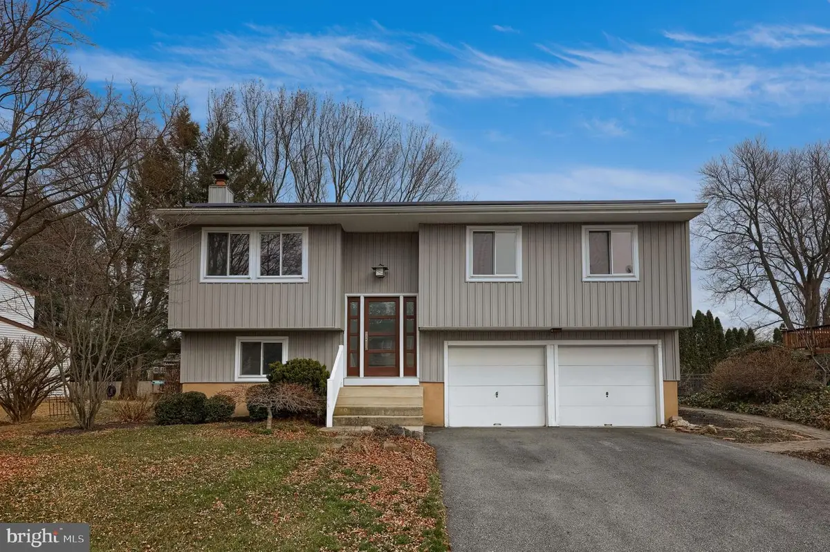 421 Longmeadow Rd, Lancaster, PA 17601 - Image #1