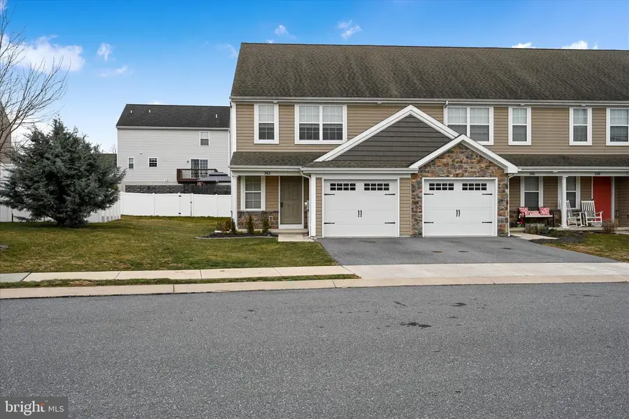 362 Cedar Holw, Manheim, PA 17545 - Image #2