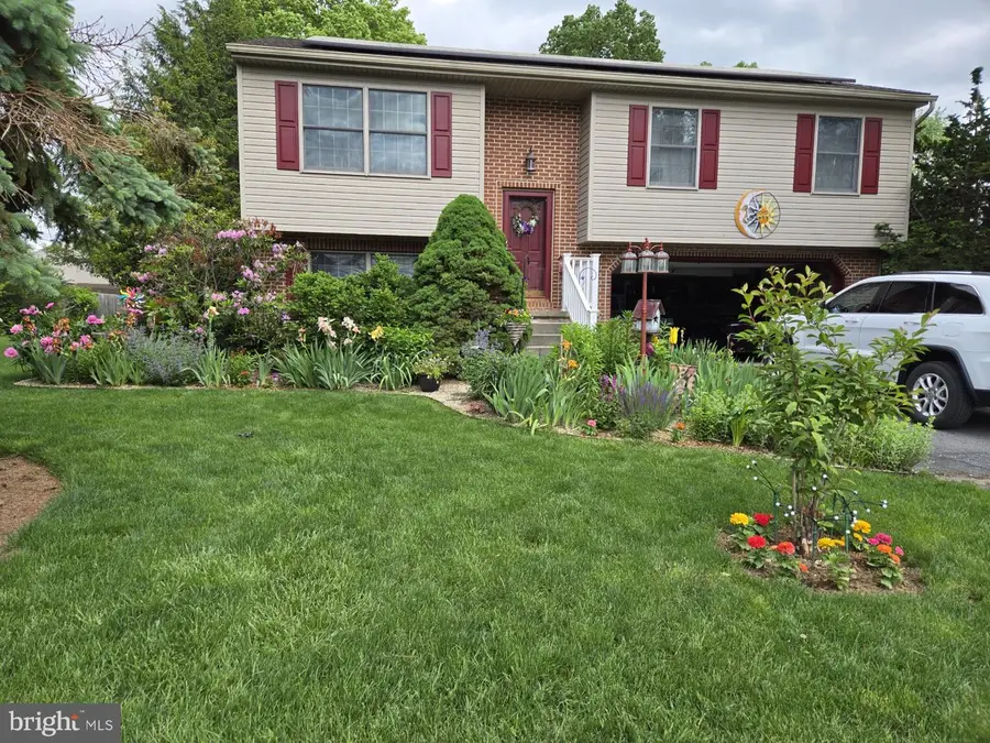 400 S Plum St, Mount Joy, PA 17552 - Image #2
