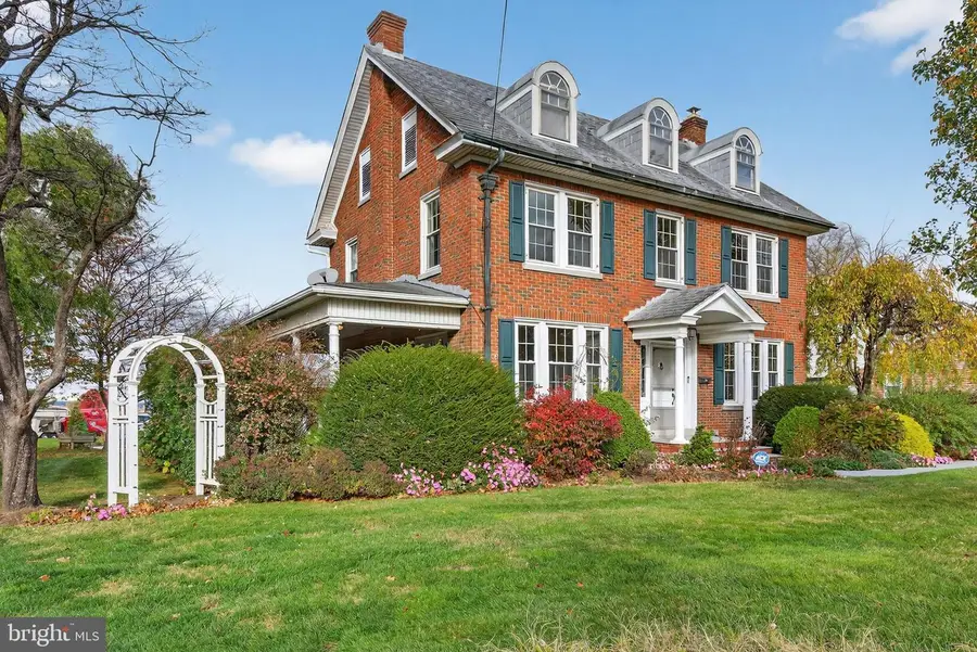 379 E Main St, Leola, PA 17540 - Image #2