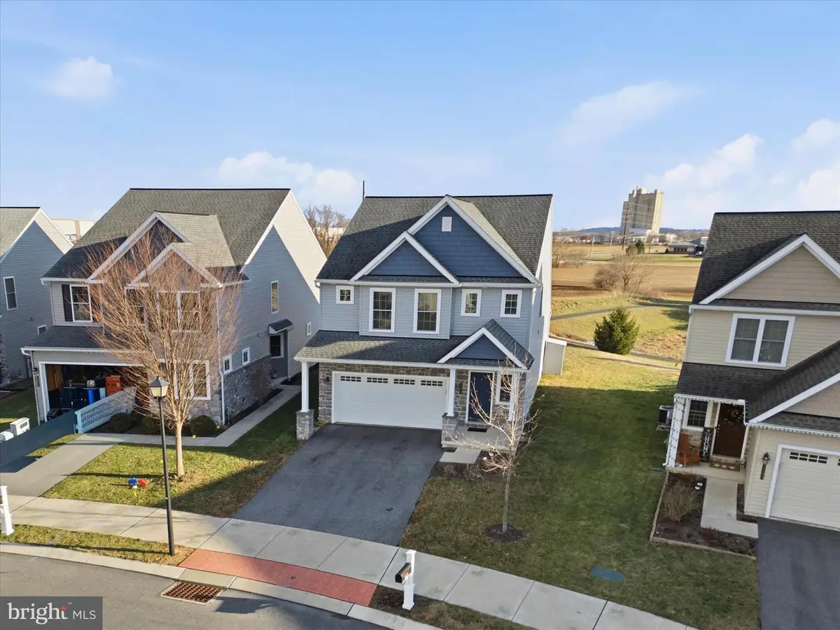 1392 Fieldstone Dr, Mount Joy, PA 17552 - Image #1