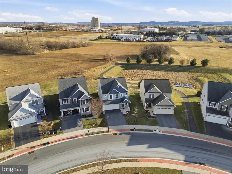 1392 Fieldstone Dr, Mount Joy, PA 17552 - Image #2