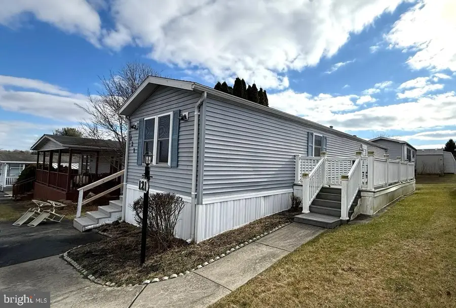 121 Pheasant Ridge Cir, Lancaster, PA 17603 - Image #2