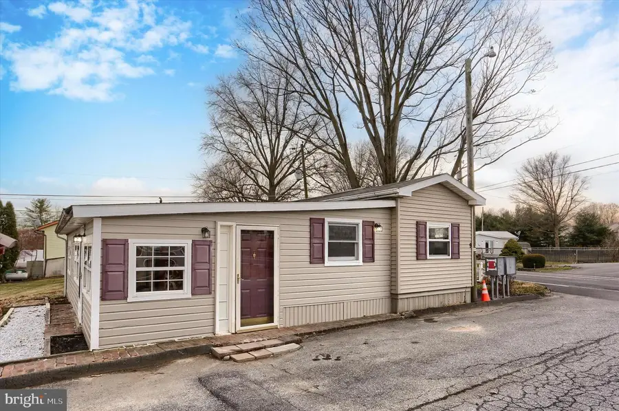 1963 Sheaffer Rd, Elizabethtown, PA 17022 - Image #2