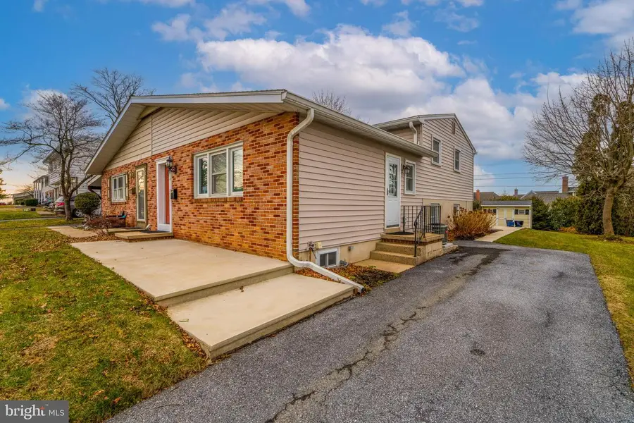 534 W Marion St, Lititz, PA 17543 - Image #2