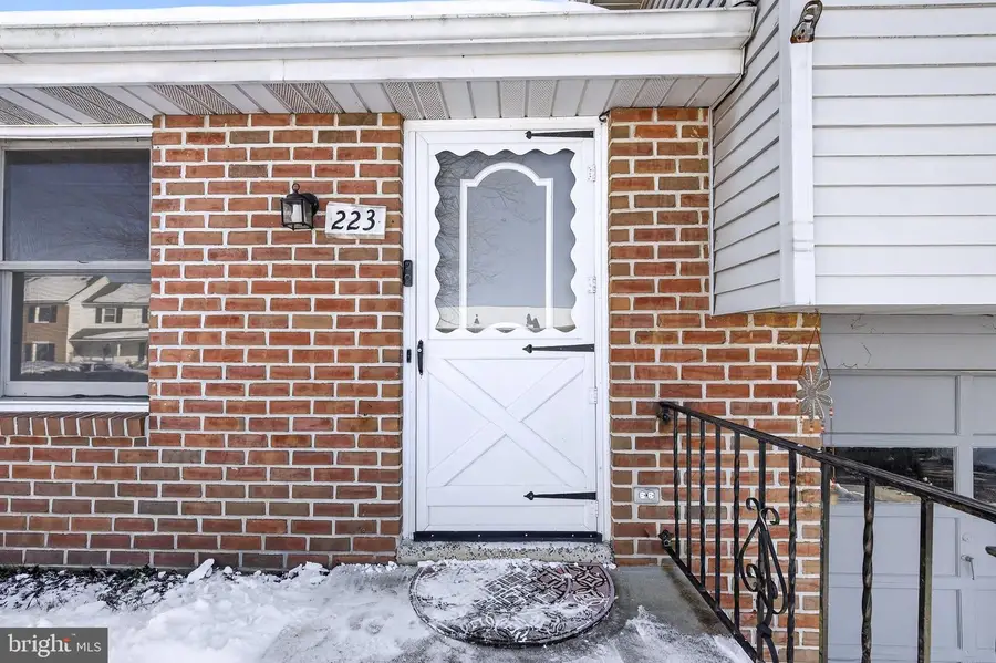 223 Colonial Dr, Akron, PA 17501 - Image #2