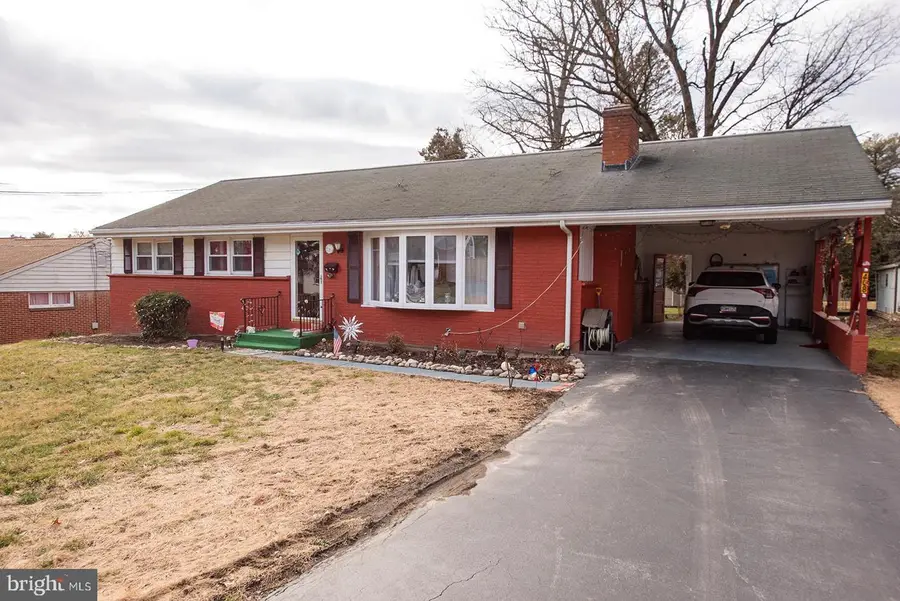 408 Fairway Dr, Lancaster, PA 17603 - Image #2