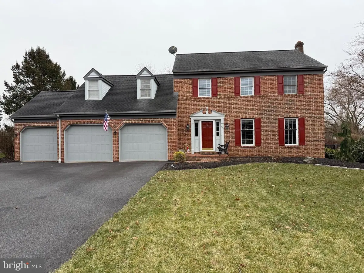 114 James St, Leola, PA 17540 - #1