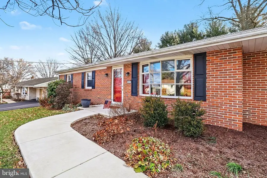 21 Dawn Ave, Akron, PA 17501 - Image #3