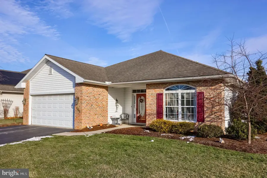 562 Blossom Trl, Mount Joy, PA 17552 - Image #2