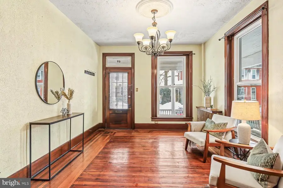 69 E Park St, Elizabethtown, PA 17022 - Image #2