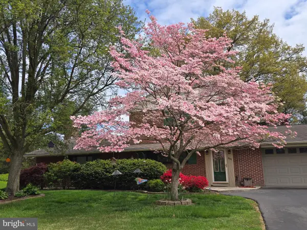 1827 Divot Ct, LANCASTER, PA 17602