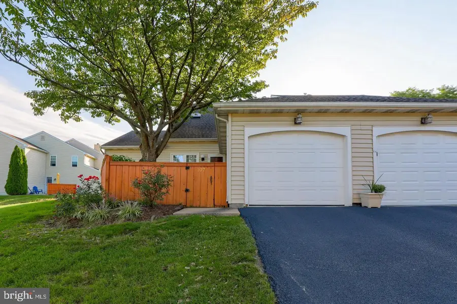 107 Treetops Dr, Lancaster, PA 17601 - Image #3