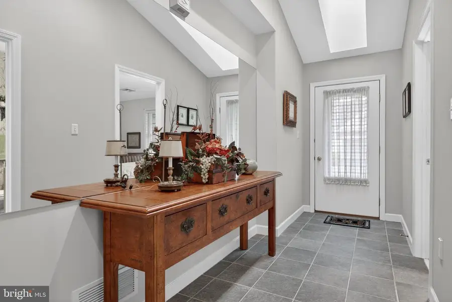 105 Deer Ford Dr, Lancaster, PA 17601 - Image #2