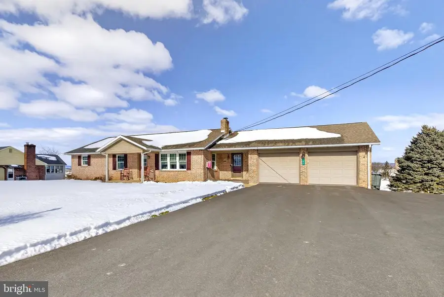 154 Valley View Dr, Ephrata, PA 17522 - #2