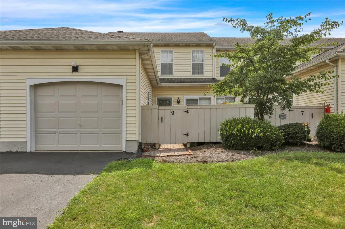 9 Spring Walk Ct, Lancaster, PA 17601 - Image #1