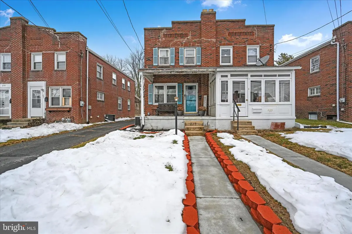 229 Locust St, New Holland, PA 17557 - #1
