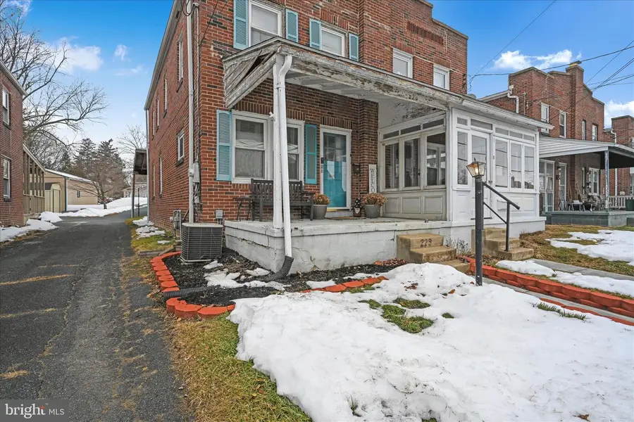 229 Locust St, New Holland, PA 17557 - #3