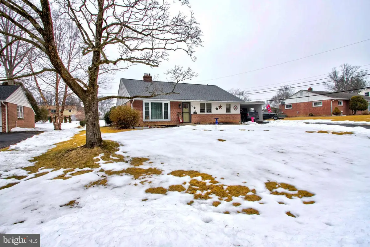 825 Robin Rd, Lancaster, PA 17601 - #1