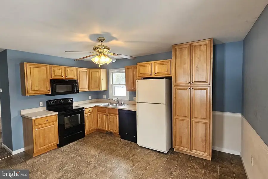 725 Laurel View Dr, Manheim, PA 17545 - #2