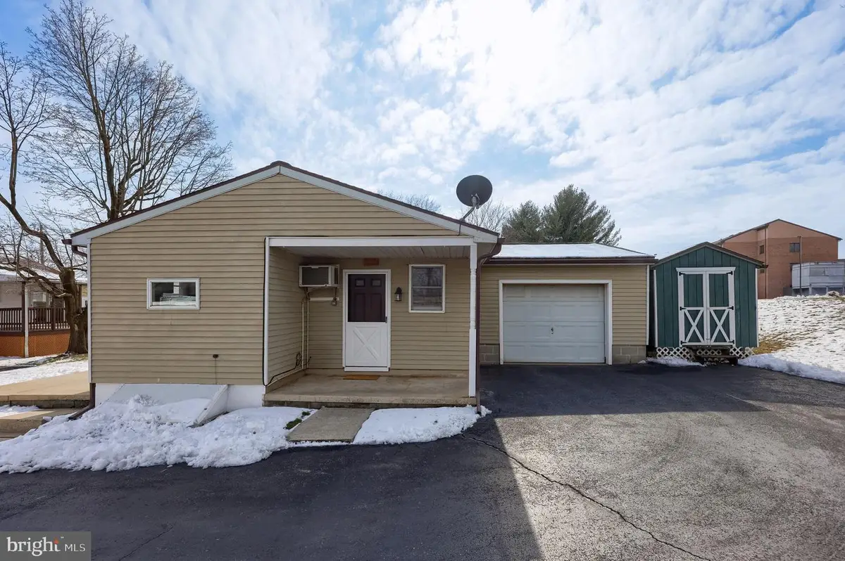 351 E Fulton St, Ephrata, PA 17522 - #1