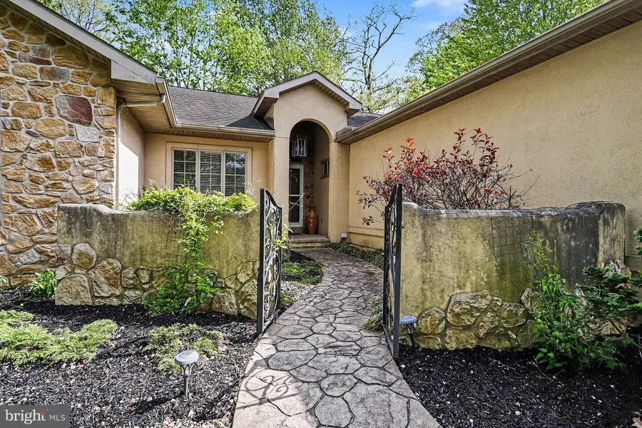 615 W 3rd Ave, Lititz, PA 17543 - #2