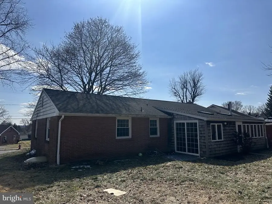 549 Oak Ridge Dr, Millersville, PA 17551 - #2