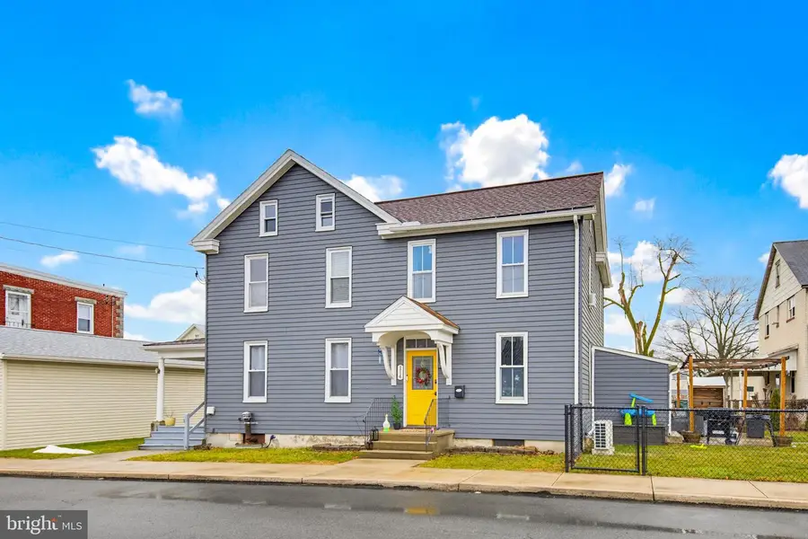 114 N Market Ave, Mount Joy, PA 17552 - #2