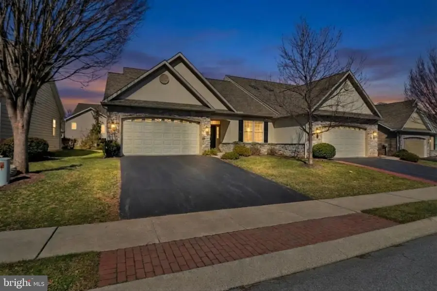 1349 Worthington Dr, Mount Joy, PA 17552 - #2