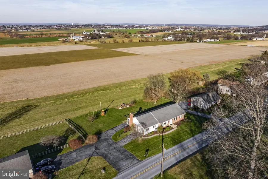 159 Edgewood Dr, New Holland, PA 17557 - #2