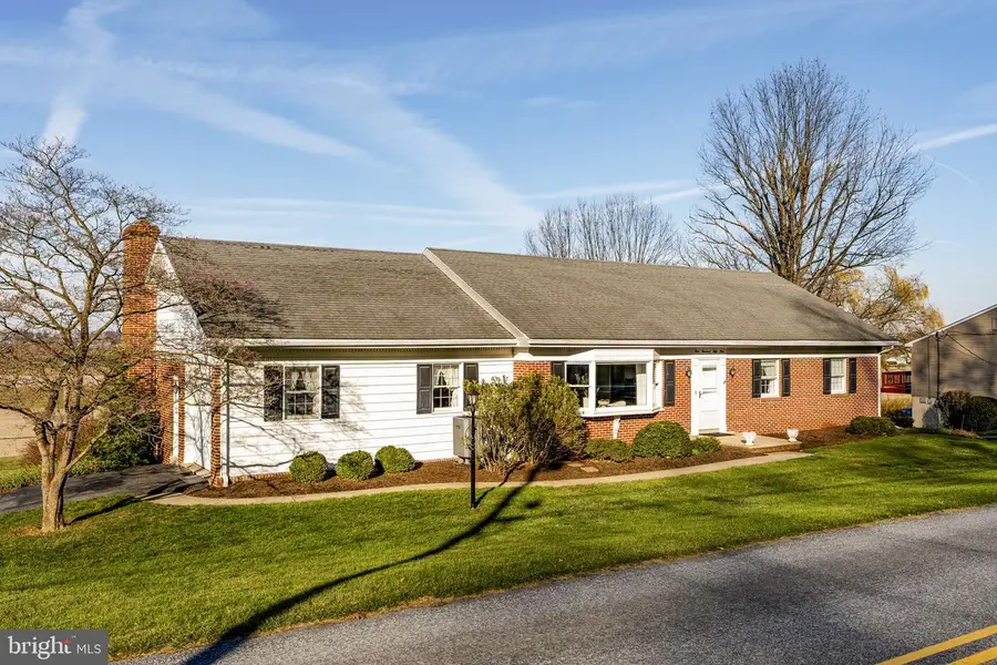 159 Edgewood Dr, New Holland, PA 17557 - #3