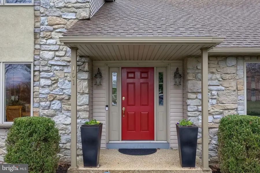 101 Chapel Ln, Brownstown, PA 17508 - #2