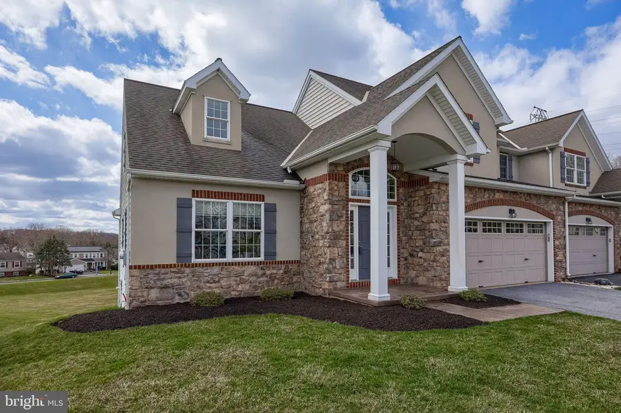 101 Baneberry Ln, Lititz, PA 17543 - #2