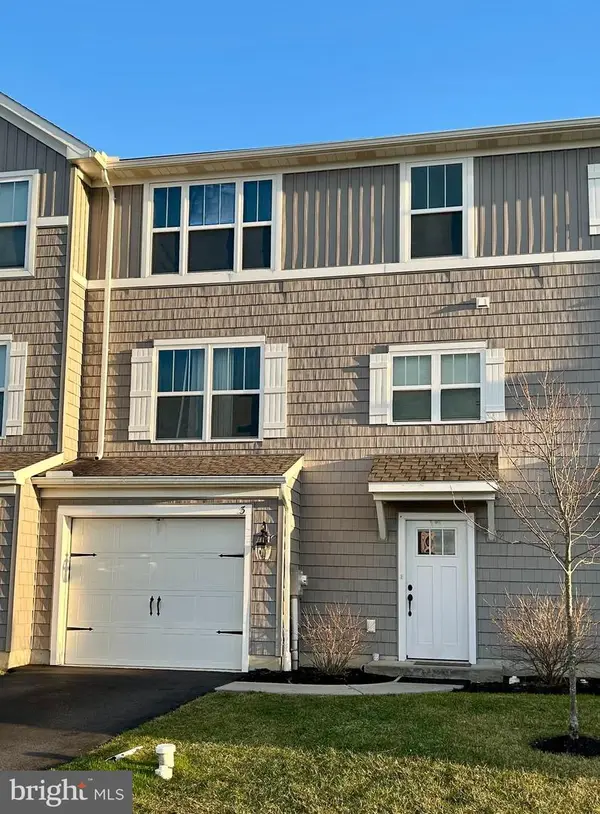 3 Southside Dr, WILLOW STREET, PA 17584