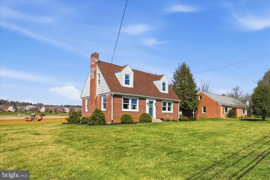 477 W Main St, Mountville, PA 17554 - #3