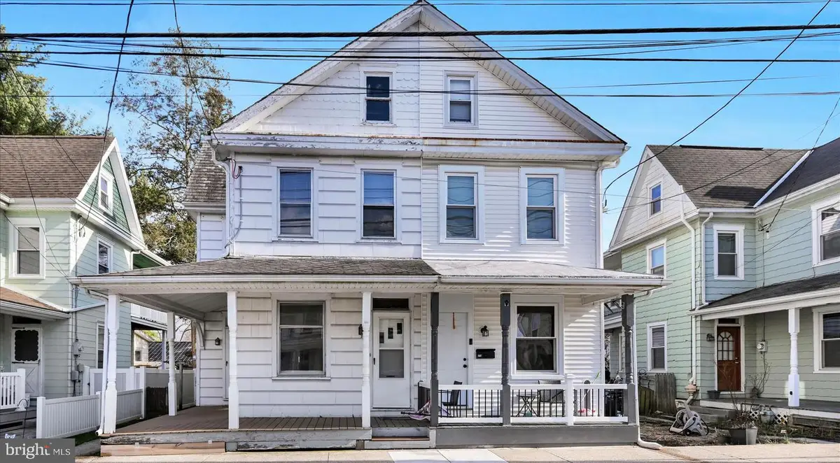 117 W Ferdinand St, Manheim, PA 17545 - #1