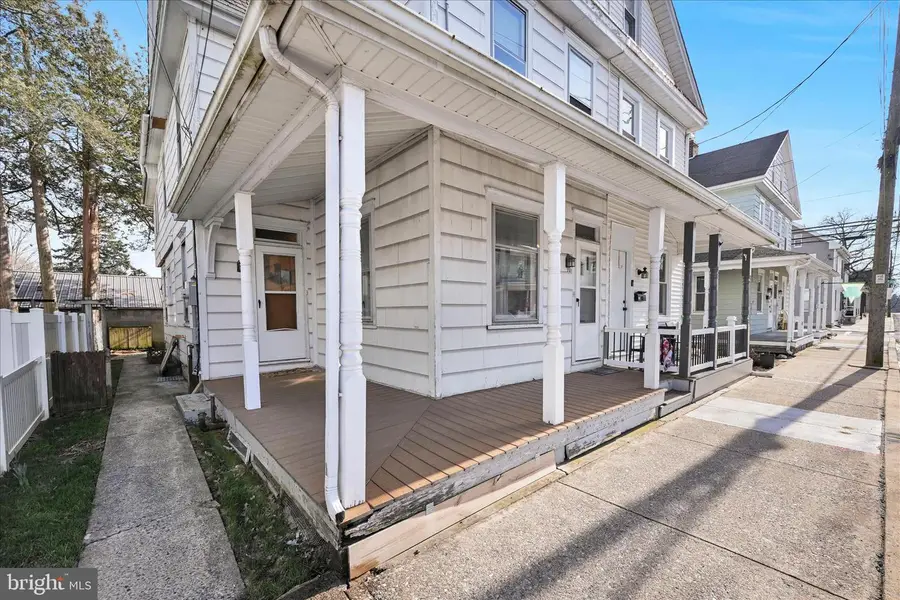 117 W Ferdinand St, Manheim, PA 17545 - #3