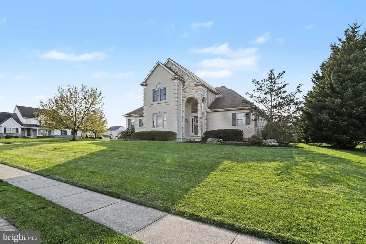 527 Florin Ave, Mount Joy, PA 17552 - #1