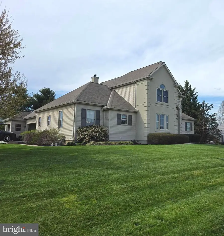 527 Florin Ave, Mount Joy, PA 17552 - #2