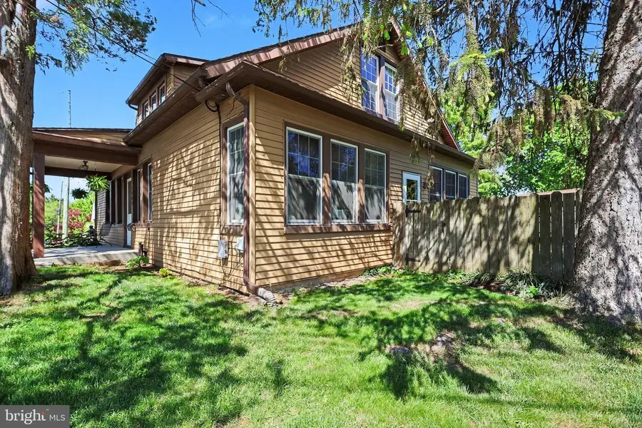 1203 Diamond St, Akron, PA 17501 - #3