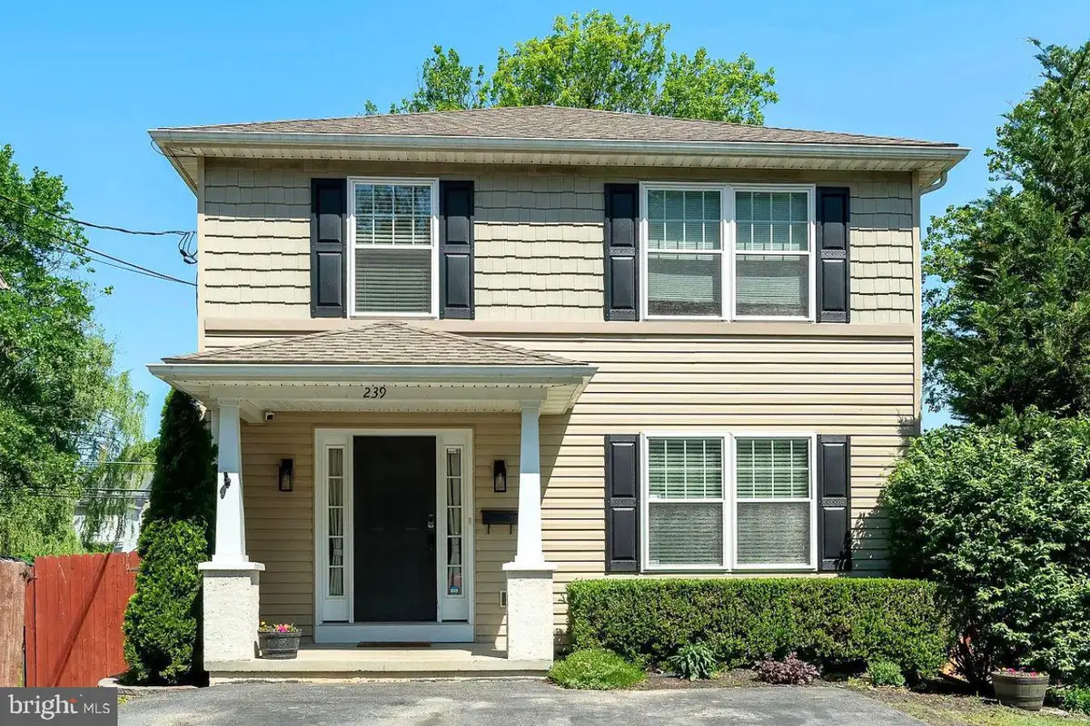 239 Railroad Ave, Ephrata, PA 17522 - #1