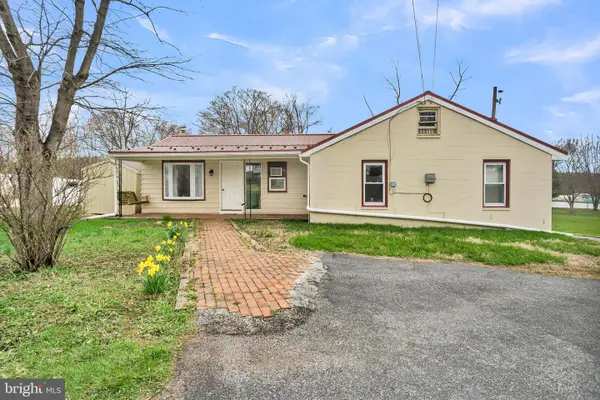 355 Reinholds Rd, DENVER, PA 17517