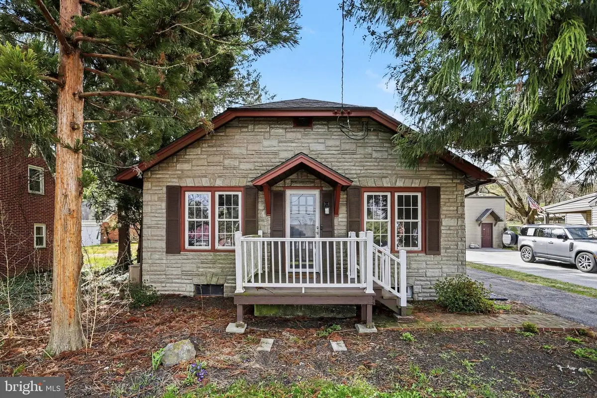 166 E New St, Mountville, PA 17554 - #1